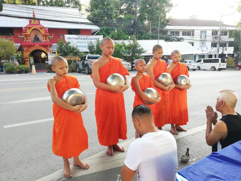 Morning Alms Offering + Wat Phra That Doi Suthep + Waroros Market